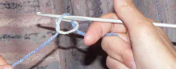 Montage de la première maille troisième étape